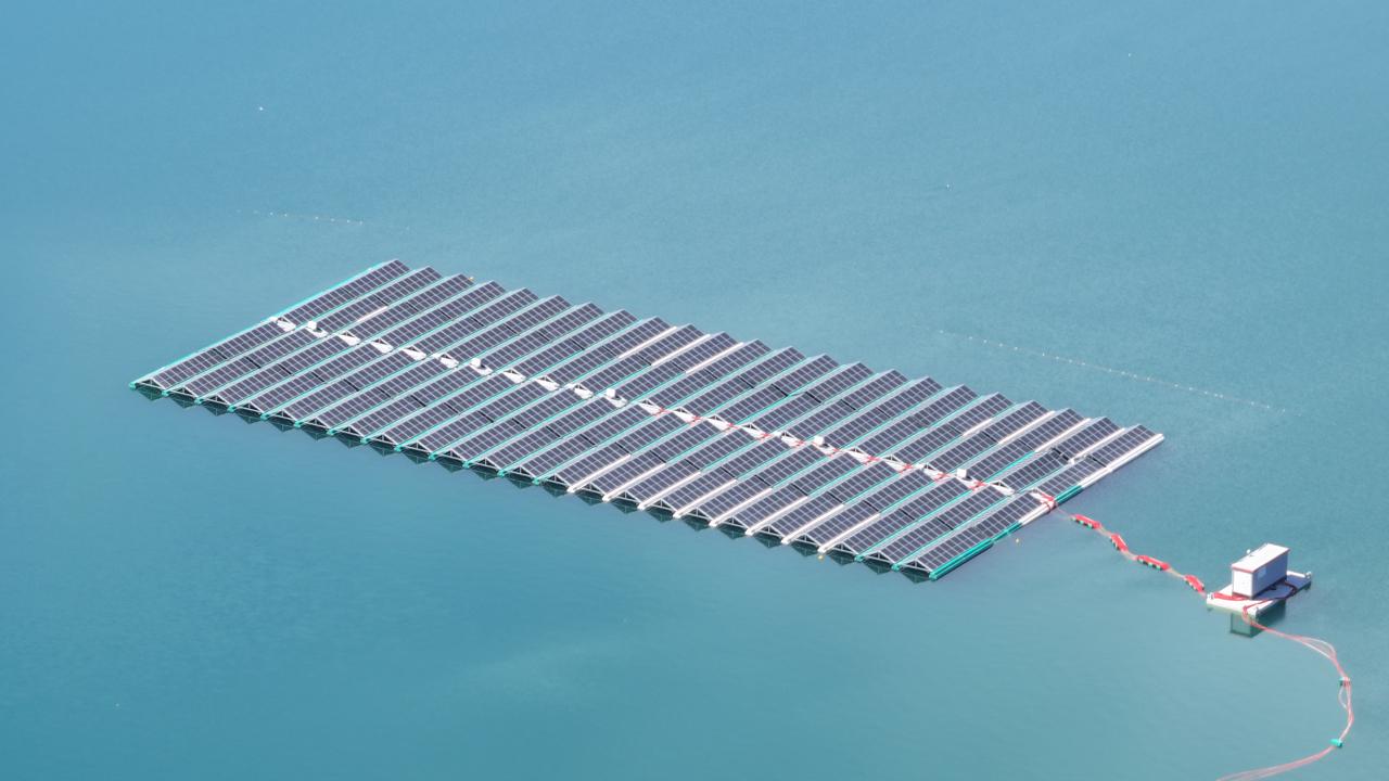 Floating Solar (Yüzen GES) Teknolojisi Türkiye'de Pilot Projelerle Test Ediliyor